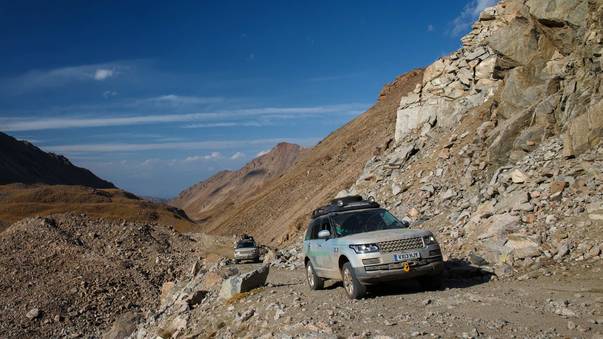 Range Rover Hybrids Off Road Journey From Silk Trail.
